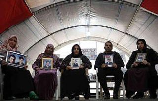 Dört yıldır evlat nöbetinde olan aileler, çocuklarının...