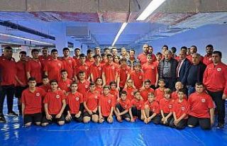 Döşemealtı Belediyesinin pehlivanları yeni sezon...