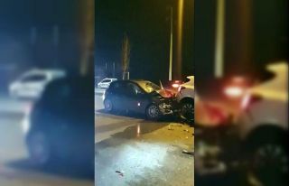 Duble yolda karşıya geçerken otomobil çarpan genç...