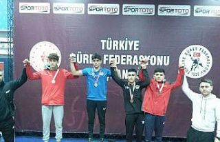 Düzceli güreşçiler 4 madalya ile döndü