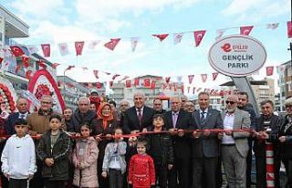 Efeler’de Gençlik Parkı düzenlenen törenle açıldı