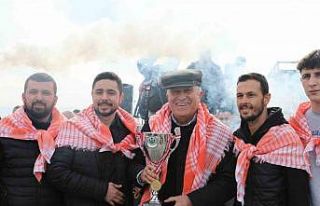 Efeler’deki ’Deve Güreşi Festivali’ne vatandaşlar...