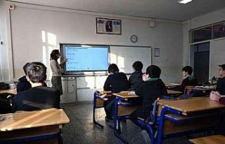 Eğitime devam edemeyen öğrenciler tekrar okullarına...