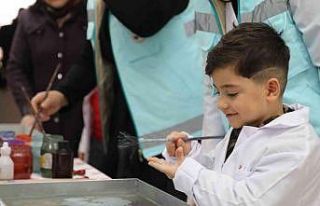 Elazığ’da anne ve çocuklarına ebru etkinliği