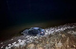 Elazığ’da otomobil şarampole uçtu: 1 yaralı