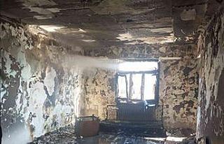 Elektrik kontağından çıkan yangın evi kullanılamaz...