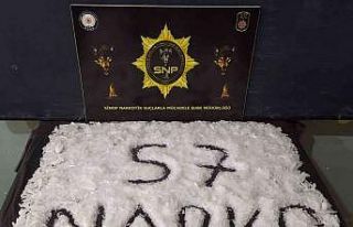 Elinde taşıdığı poşette 2 kilo metamfetamin...