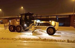Erciş’te kar temizleme çalışması