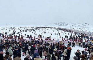 Erciyes’te kar bereketi: Binlerce turist pistleri...