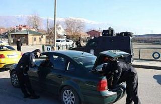 Erzincan’da çeşitli suçlardan aranan 63 kişi...