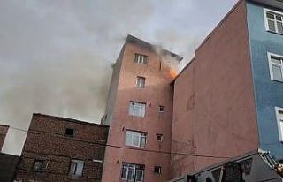 Erzurum’da korkutan çatı yangını