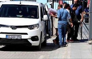 Eşini 22 bıçak darbesiyle öldüren sanık, susma...