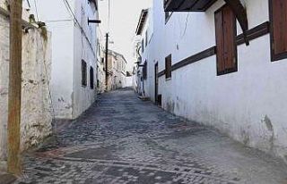 Eski Kuşadası’nın tarihi sokakları aslına uygun...