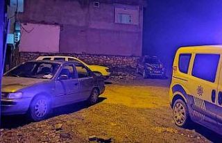 Ev ve otomobile ateş açıldı