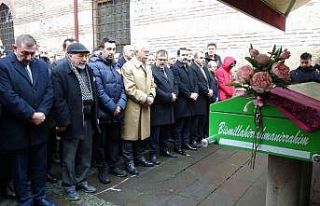 Evinde ölü bulunan kadın toprağa verildi