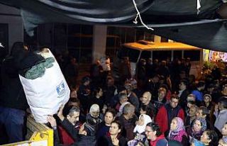 Evlerde üretilen halıların ipi, belediyeden