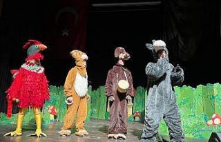 Ezine Belediyesi’nden çocuklara karne hediyesi...