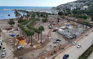 Finike Cumhuriyet Meydanı Projesi ilerliyor
