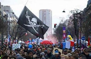 Fransa’da tartışmalı emeklilik reformu protestosu:...