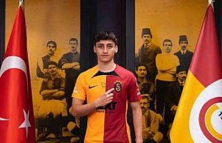 Galatasaray, genç futbolcu Emirhan Kayar ile sözleşme...