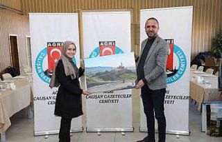 Gazeteciler kahvaltıda buluştu