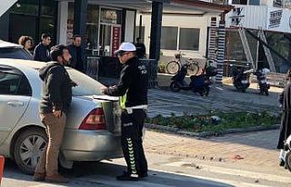 Gazipaşa’da motosikletle otomobil çarpıştı:...