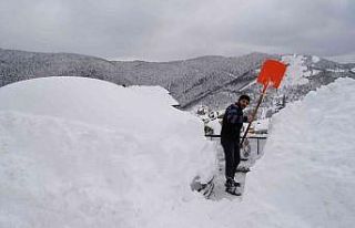 Geçen yıl evlerin ve araçların kara gömüldüğü...