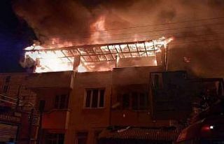 Gecenin karanlığını alevler aydınlattı