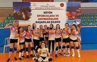 Genç voleybolcular filede namağlup şampiyon