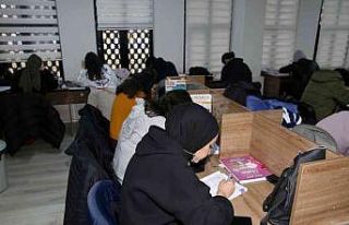 Gençler okuma evleriyle sınavlara hazırlanıyor