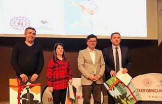 Gençler sahnede yarıştı