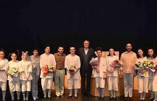 Gençlik Tiyatrosu’ndan muhteşem performans