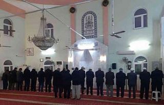 Germencik’te vatandaşlar sabah namazında bir araya...