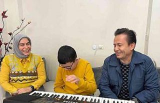 Görme engelli Muhammet’in org çalarak söylediği...