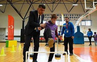 Görme engelli öğrenciler spor yaptı, oyunlar oynadı