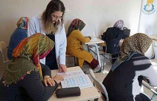 Haliliye’de kadınlar okuma yazma öğreniyor