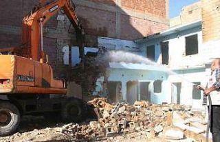 Haliliye’de riskli ve metruk yapılar yıkılıyor