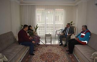 Havran Kaymakamı Özderin şehit ailesini ve gaziyi...