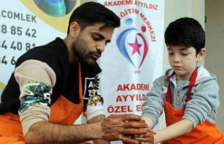 Hayatlarında ilk kez çömlek yapan özel öğrencilerin...