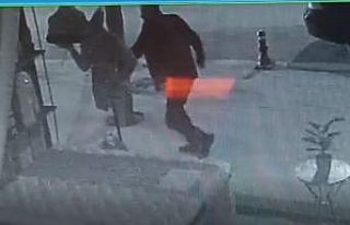 Hırsını Hülya Avşar maketinden çıkardı