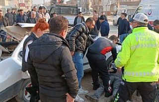 Hurdaya dönen otomobilden yaralı olarak çıktı