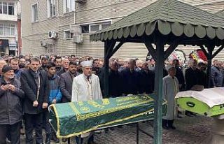 İki arkadaş aynı anda defnedildi