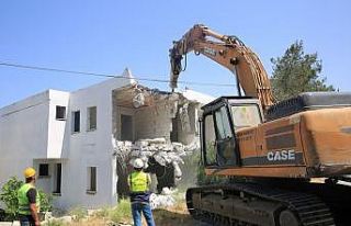 İmara aykırı yapıların yıkımı devam ediyor