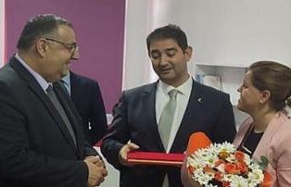 İş insanlarından kütüphane desteği