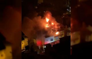 İzmir’de korku dolu anlar: 2 katlı binanın çatısına...