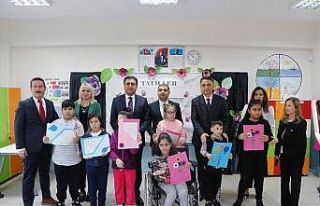 İzmir’de öğrenciler 1. yarıyıl karnelerini...