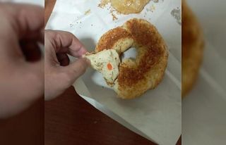 İzmir’de şüpheliye getirilen simidin içinden...