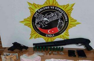 İzmir’de uyuşturucu tacirinin evinden çıkan...