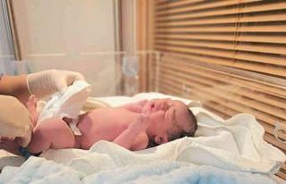 İzmir’de yeni yılın ilk bebeği Aras Bulut oldu