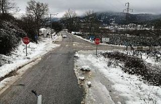 İzmir’in yüksek kesimlerinde karla mücadele başladı